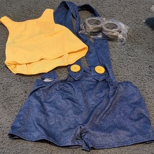 Minion Woman's Halloween Costume Set with Goggles